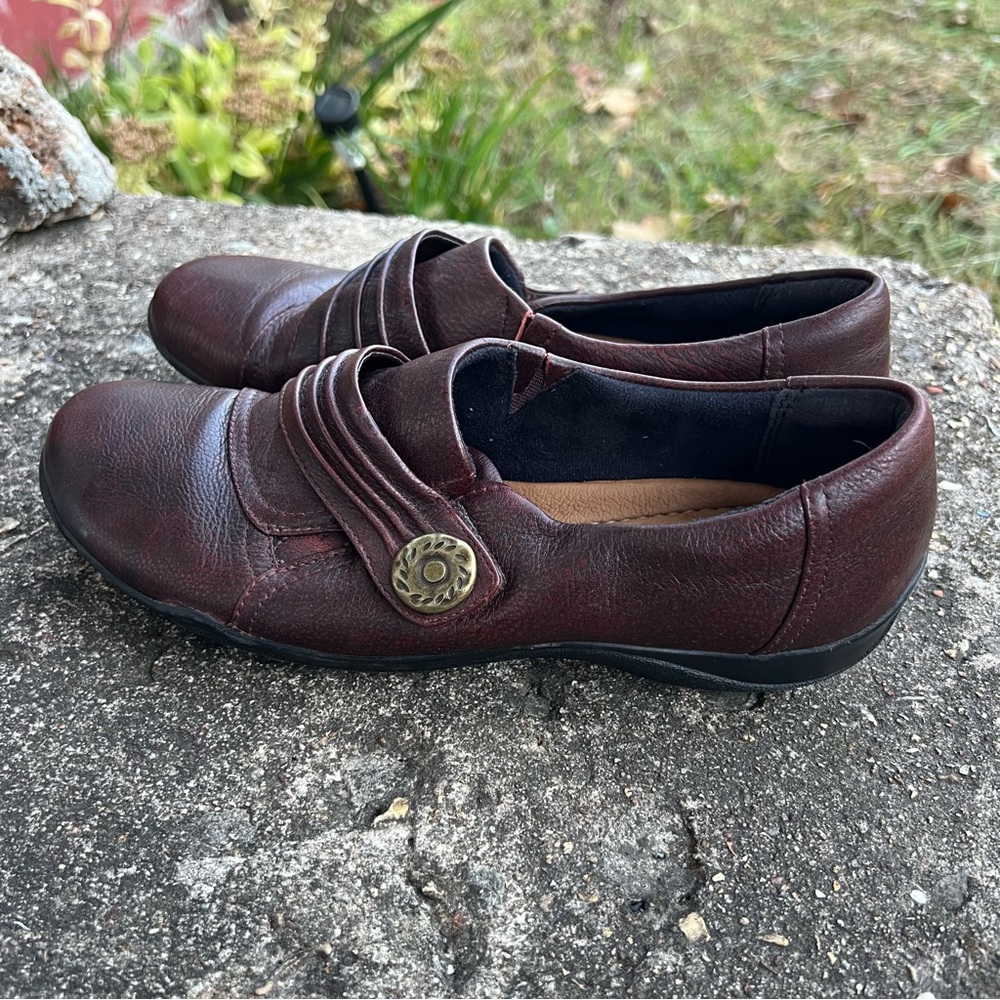 Clarks Artisan Leather Burgundy Flats Narrow